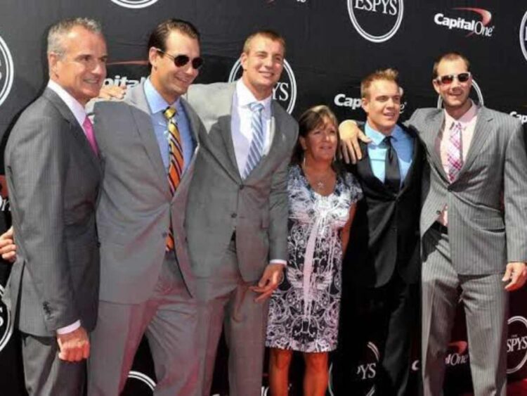 Who are Rob Gronkowski's parents, Gordon Gronkowski and Diane Walters?