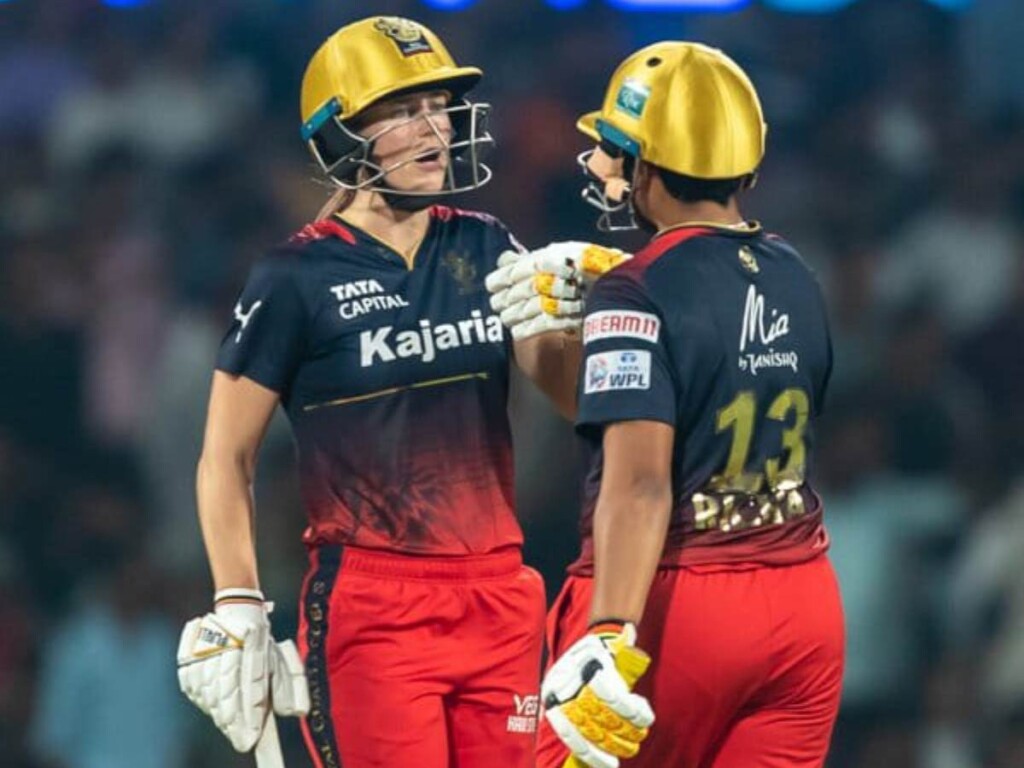 Twitter fans react Ellyse Perry, Richa Ghosh rescue RCB from faltering after a horrible start