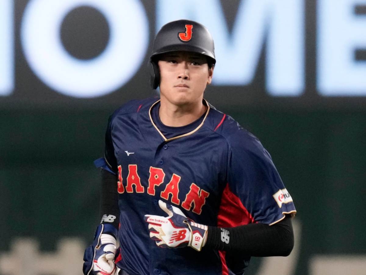 WATCH: Japanese fans pass around Shohei Ohtani’s WBC Home Run ball before returning it back to the first fan who caught it