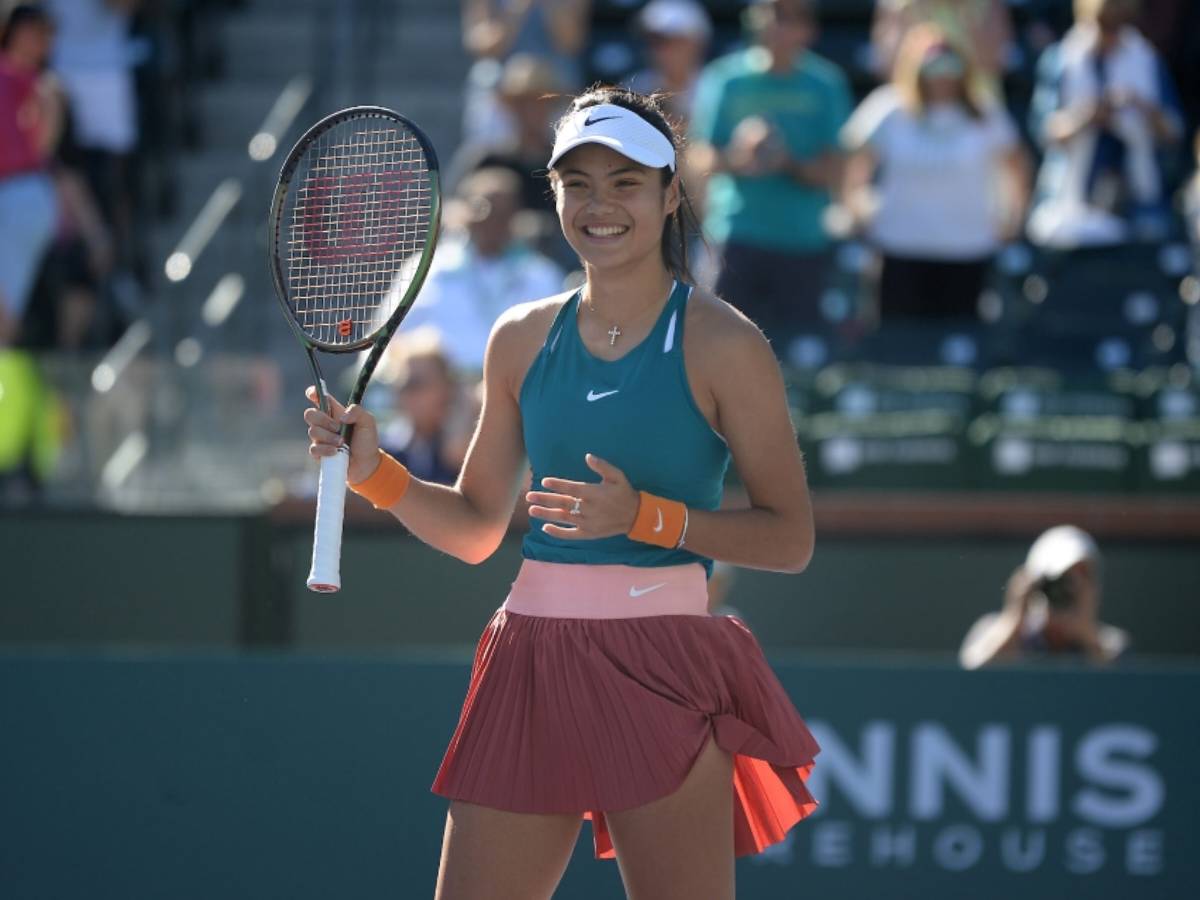 WATCH: Emma Raducanu wins an insane point showing her versatility against Beatriz Haddad Maia at Indian Wells