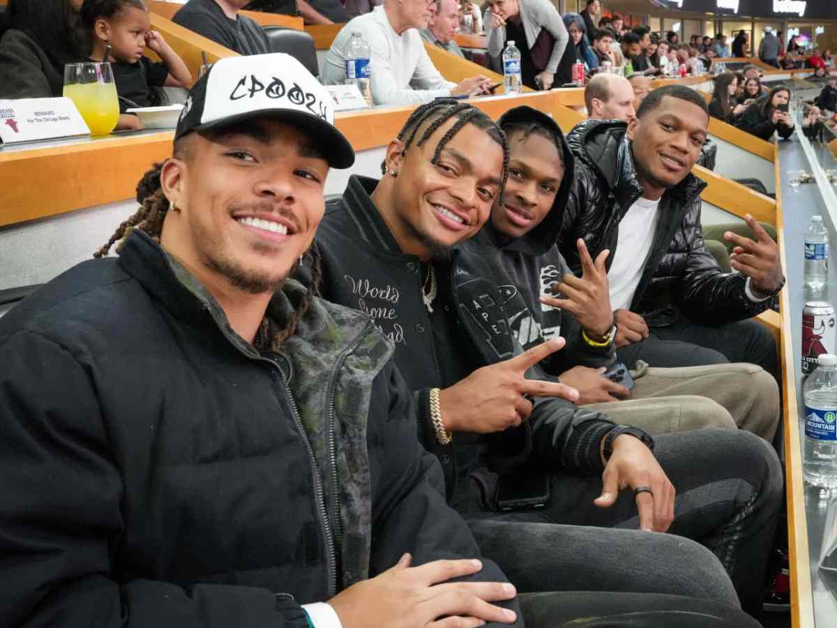 “Best fans in the country!” Chase Claypool welcomes D.J. Moore to the Bears by attending a Chicago Bulls game with teammates