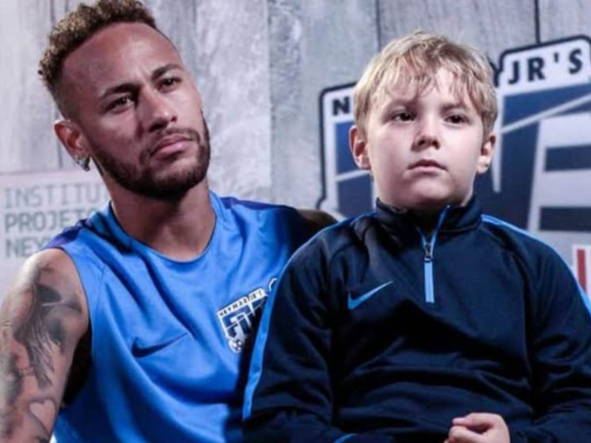 Neymar Sons Neymar Gifts PSG Jersey To Kim Kardashian s Son
