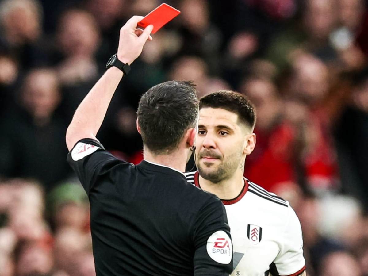 “Brainless”; “Mitrovic is stupid”- Fans react to Fulham receiving 3 red cards in 1 minute against Manchester United in FA Cup