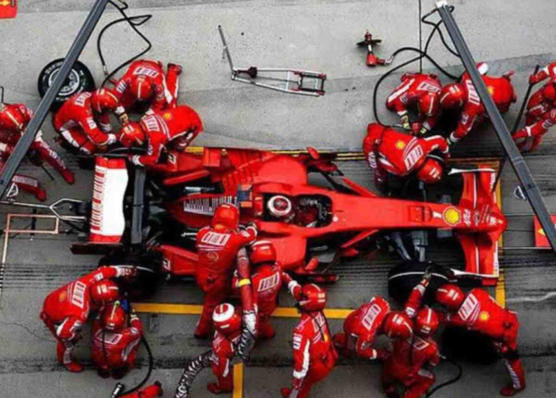 how-much-does-a-formula-1-pit-crew-member-earn