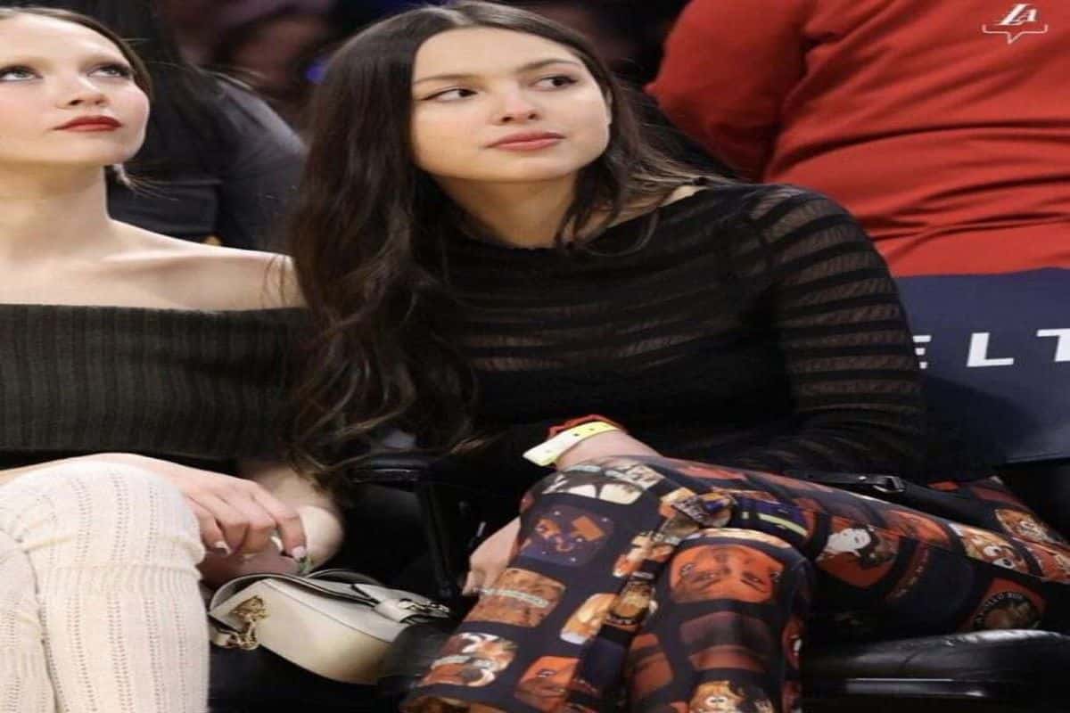 WATCH: “She’s so stunning!” – Fans lose their mind after spotting a ‘jolly’ Olivia Rodrigo at the Lakers-Thunder game