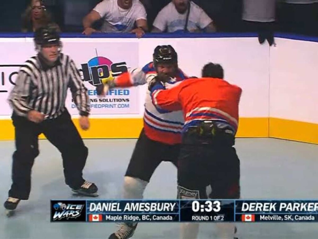 <strong>Put your opponent on 'skates'! Fans hilariously react to crazy MMA fight on ice capades</strong> 1 MMA fight on ice capades