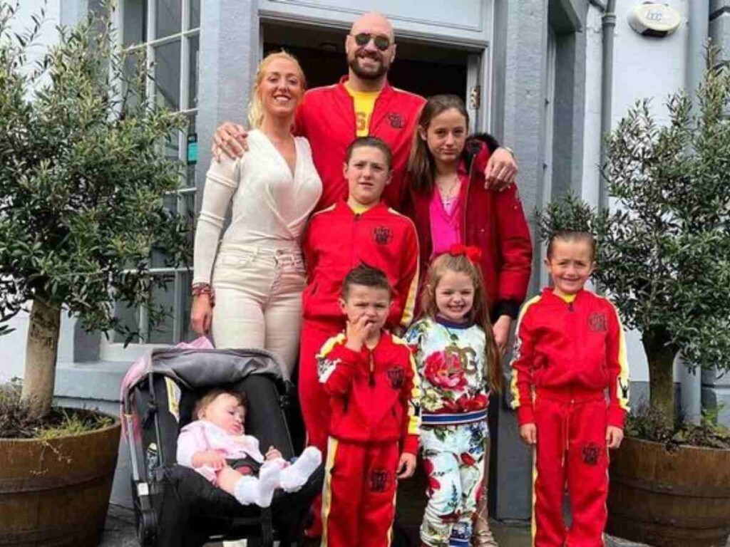 Tyson Fury with his children (Image Courtesy: Tyson fury Instagram)