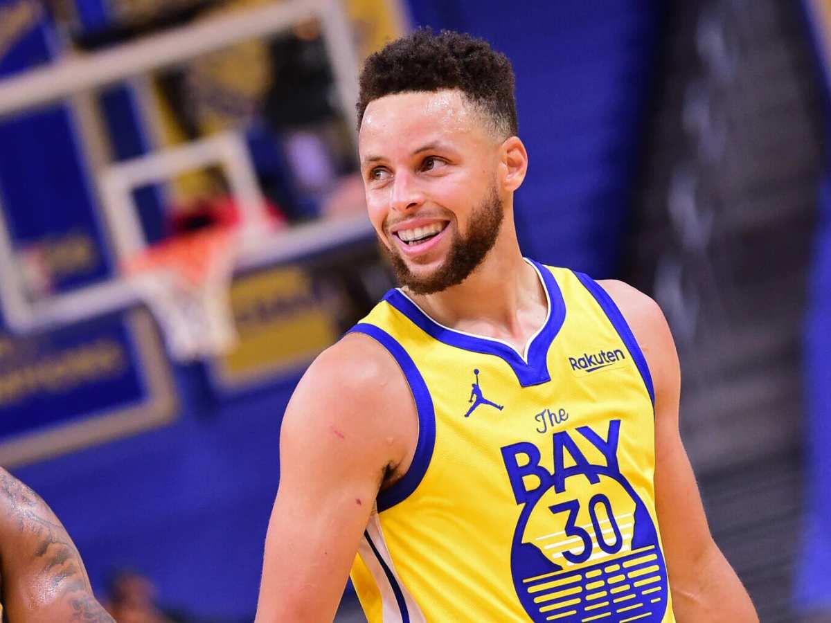 Is Stephen Curry playing tonight against the Pelicans?