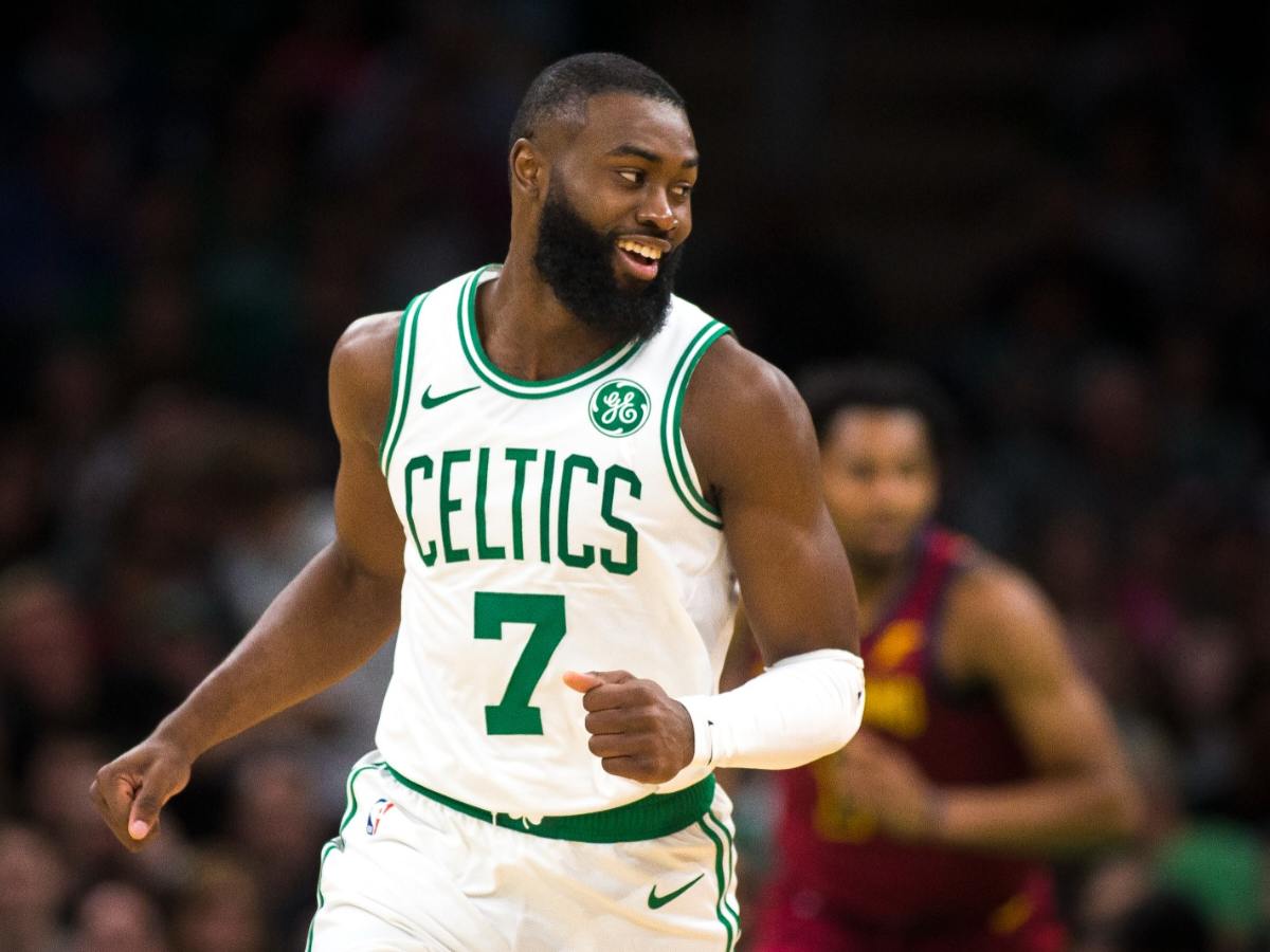 “This is embarrassing” – Celtics fans slam Jaylen Brown for dull response to standing ovation from the Boston crowd