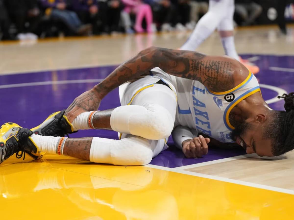 Is D’Angelo Russell playing tonight against the Chicago Bulls?