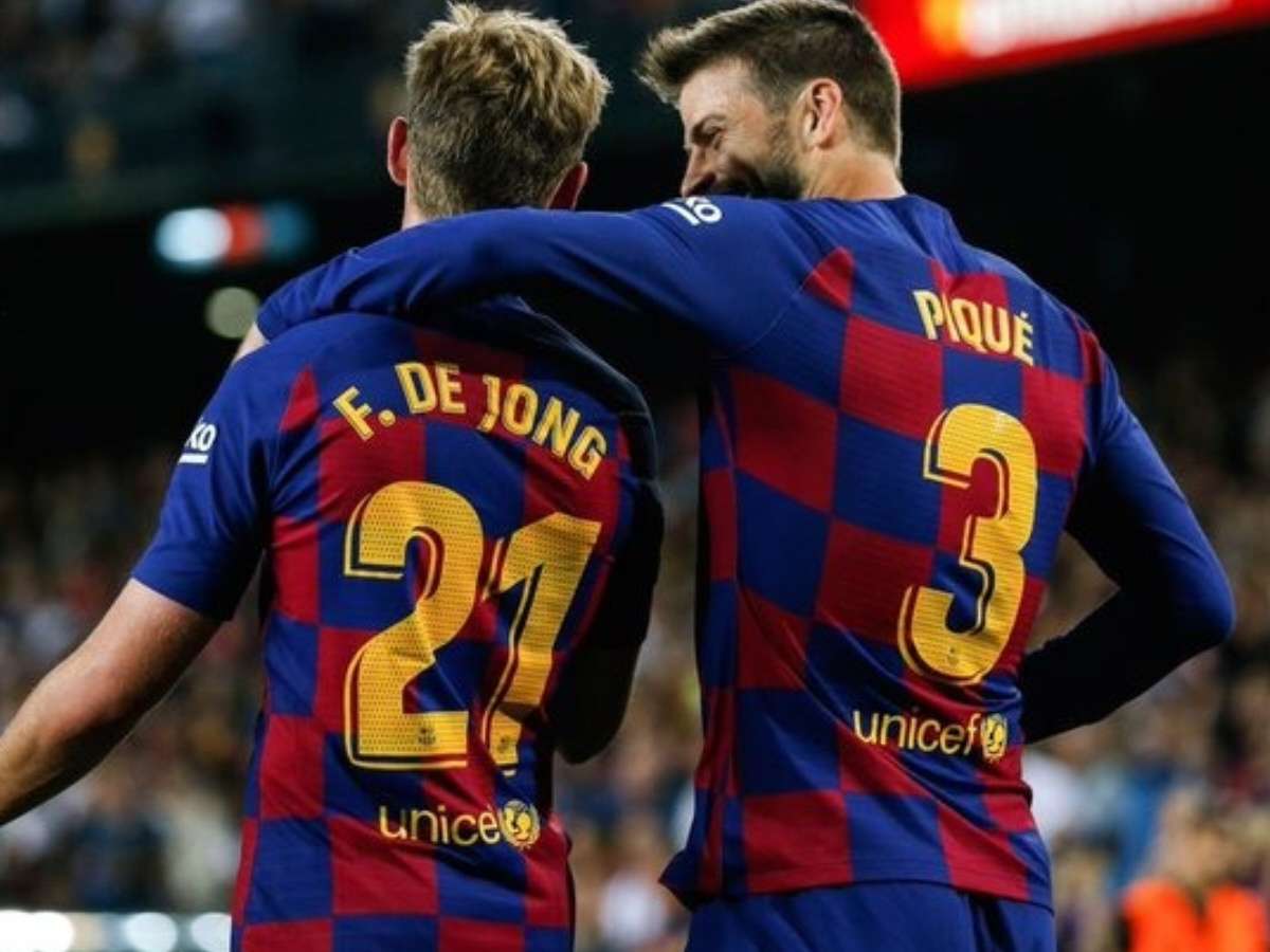 WATCH: Gerard Pique refuses to let Frenkie De Jong sit with his girlfriend during Barcelona game