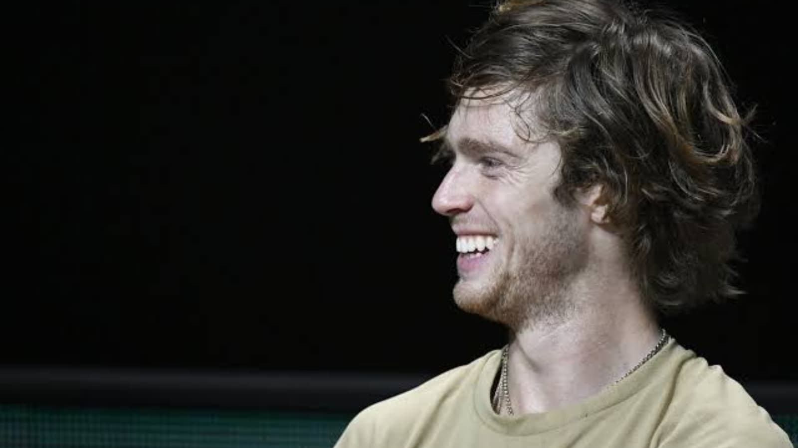 “I am a good team player,” Andrey Rublev mocks himself as he forgets his physio’s name during press conference in Dubai