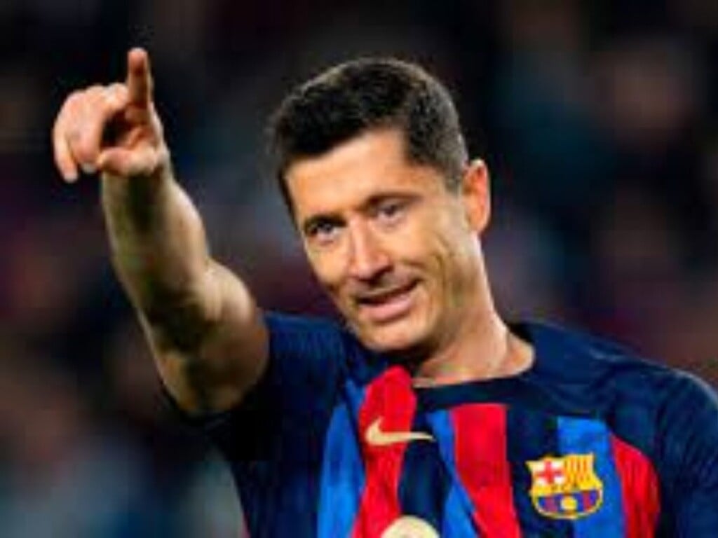 Robert Lewandowski in action for Barcelona