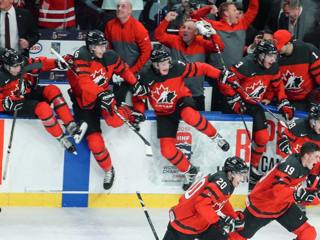 Team Hockey Canada [Image Credit: Elle Canada]