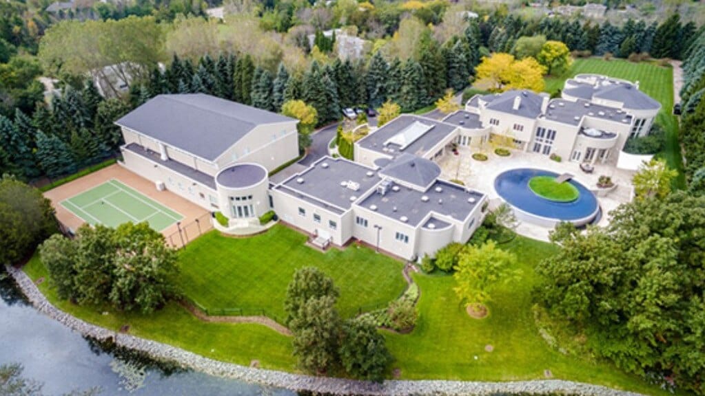 Where does Michael Jordan live? Here is a sneak peek of the lavish