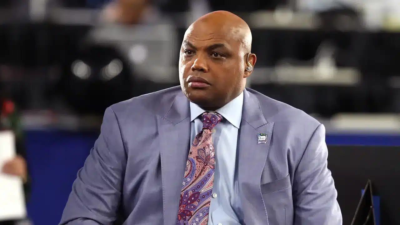 “Imma f**k your momma!” When unhinged Charles Barkley threatened to sleep with hecklers mom after heated back-and-forth