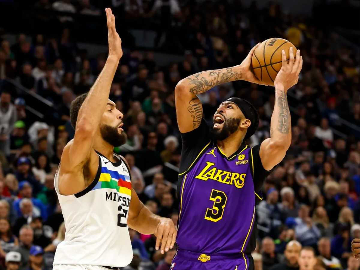 “Barbeque chicken alert” – NBA fans ROAST Rudy Gobert and Karl Anthony-Towns after Anthony Davis cooks them on one leg in Lakers win