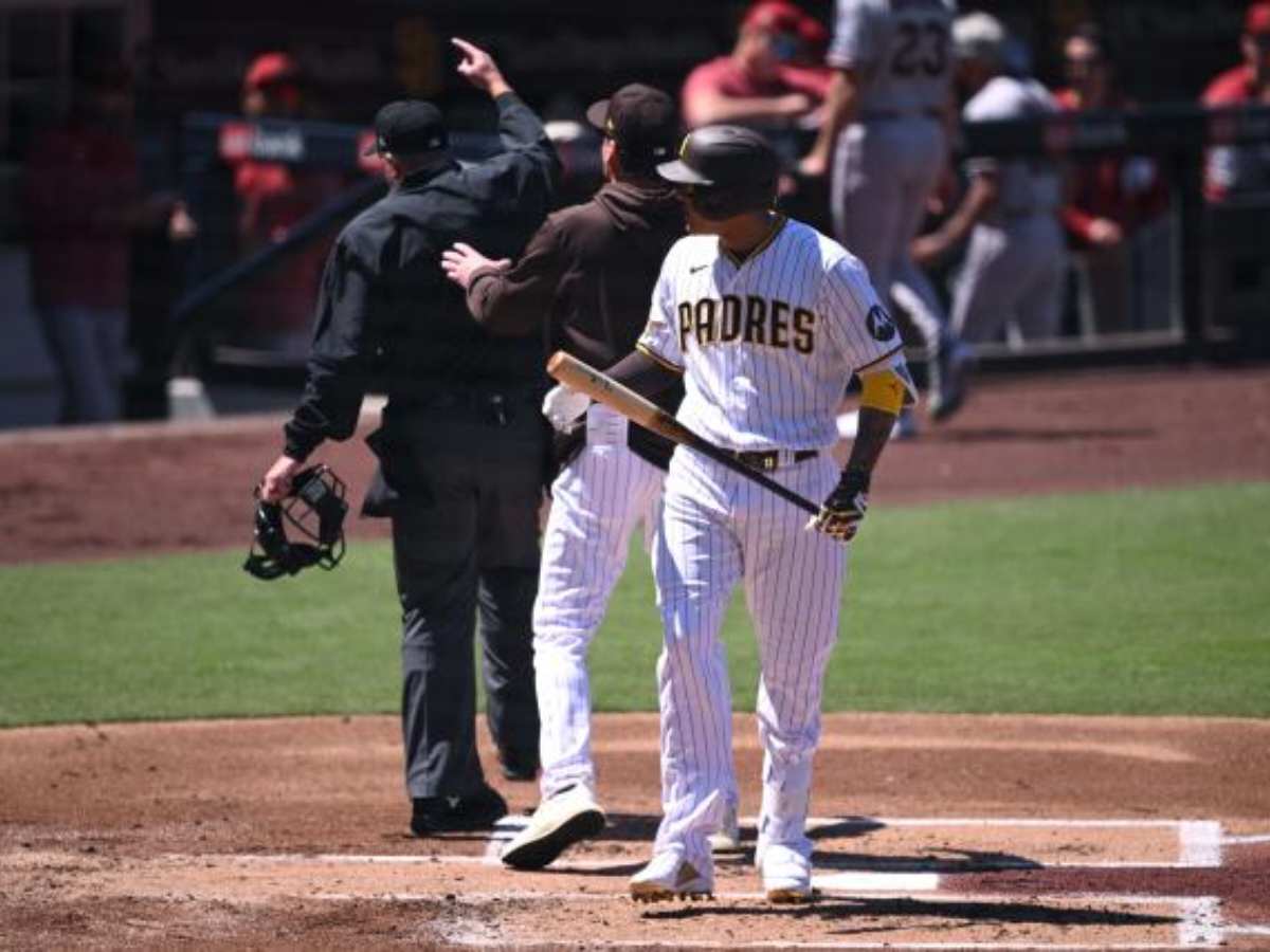 Manny Machado ejected after arguing over pitch clock violation