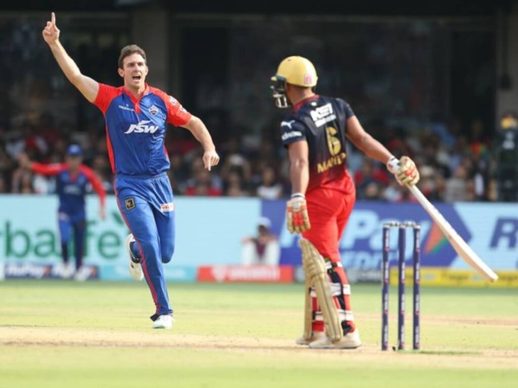 Twitter reacts as keeper Abishek Porel denies caught-behind, later apologies to bowler Mitchell Marsh during RCB vs DC