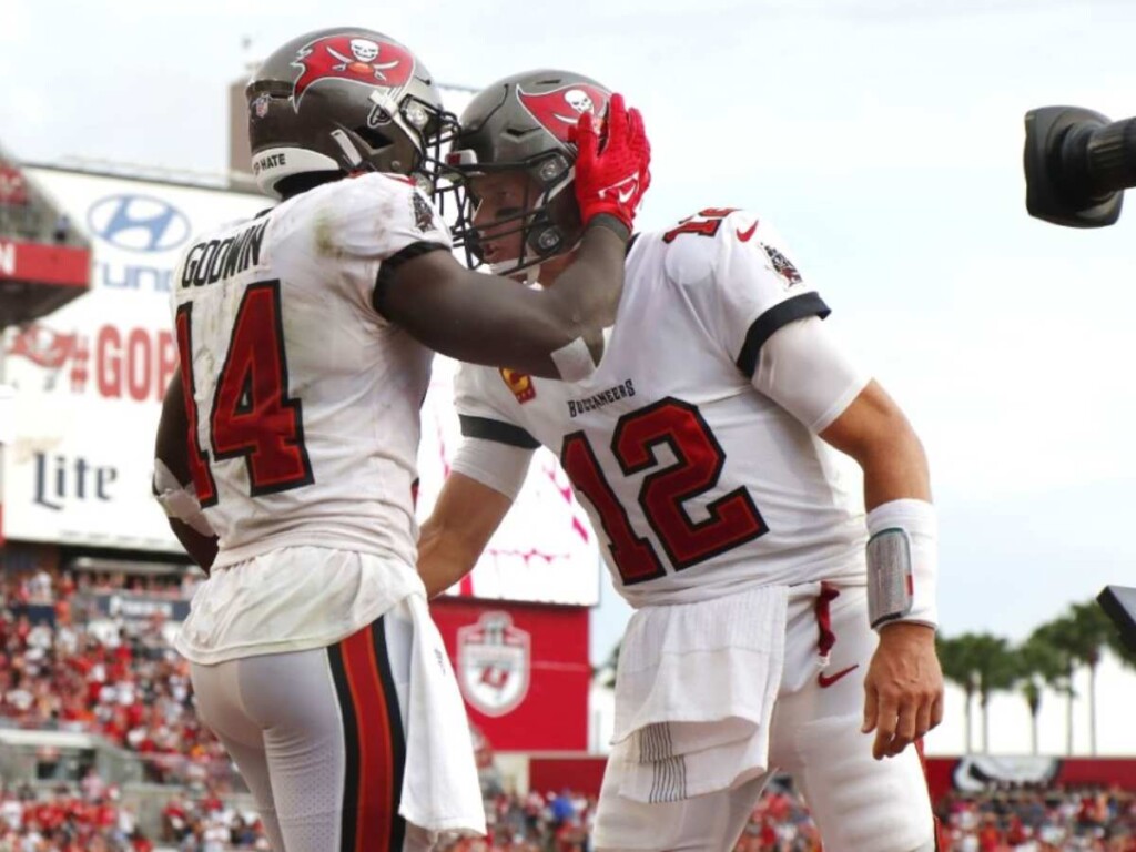 Tom Brady and Chris Godwin (Image via Sports Illustrated)