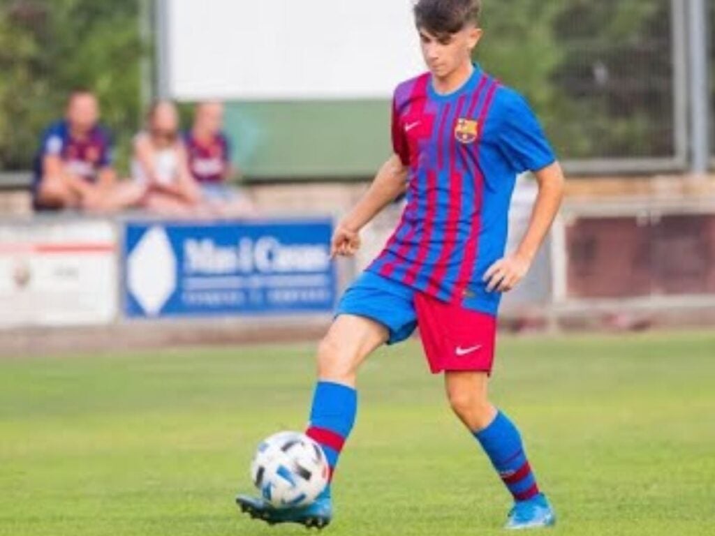 Aleix Garrido signs a new long term deal with Barcelona