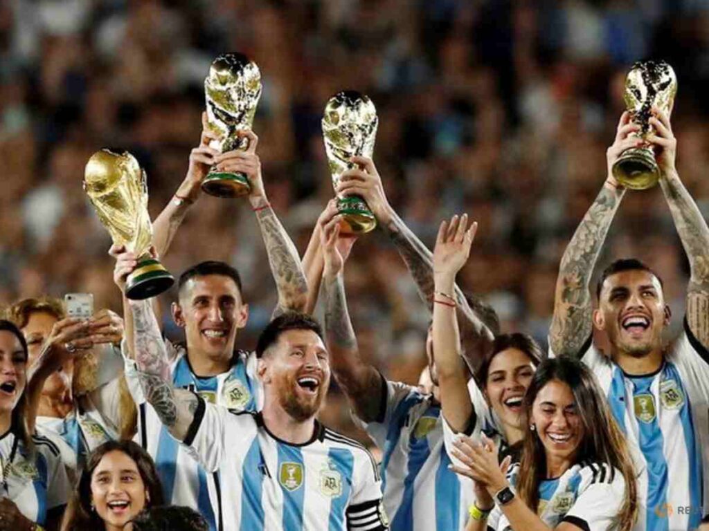 Argentina lifting FIFA World Cup