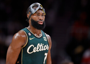 Celtics Hawks Basketball 50769 6419d9949be0c scaled 1