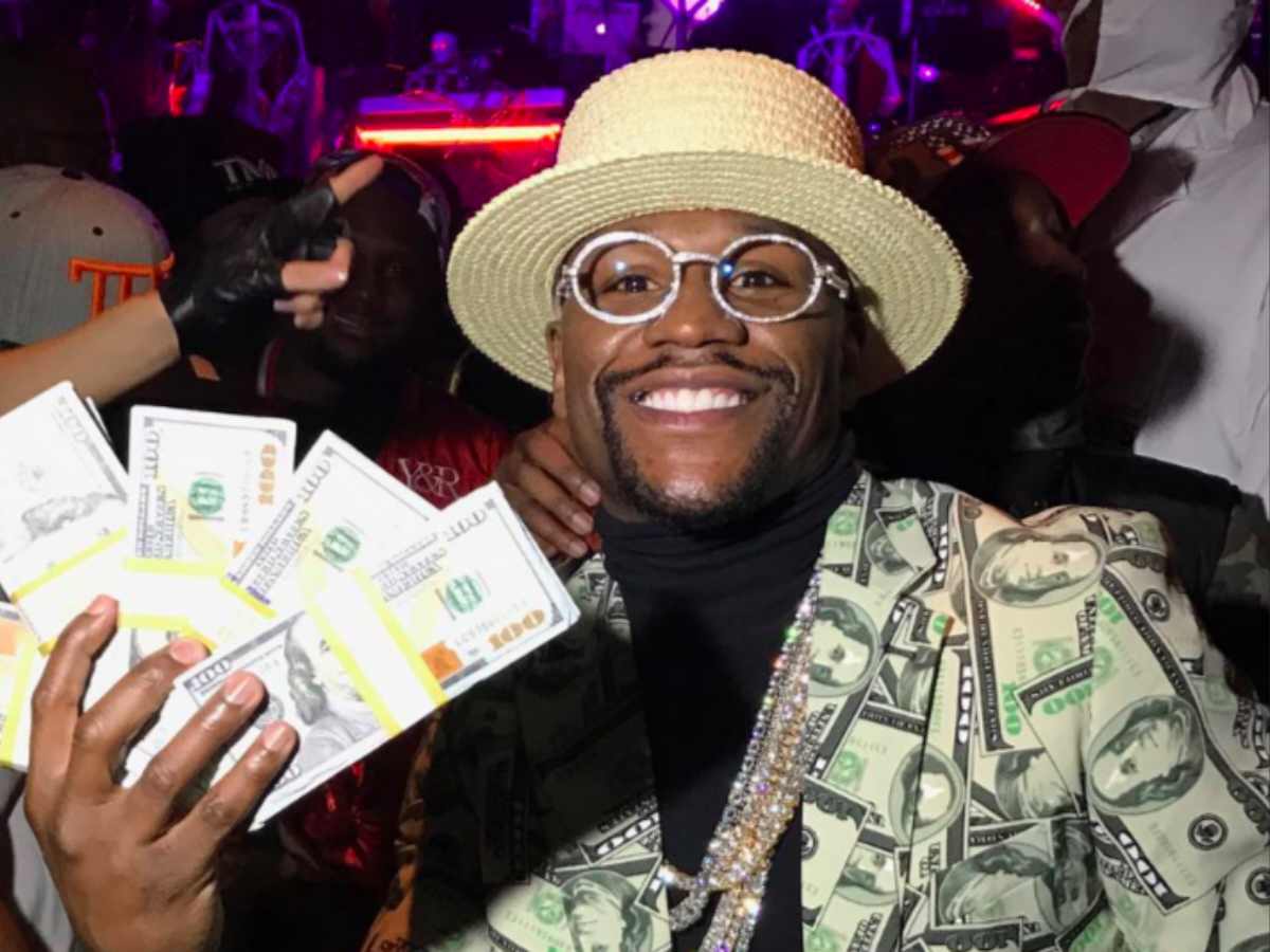 “Let me show you right now,” Floyd Mayweather baffles podcast hosts by flexing his ‘uber pilot’