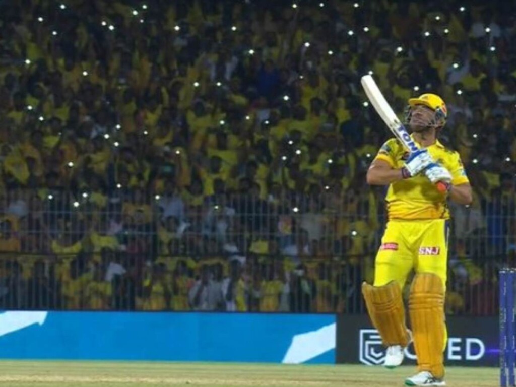 MS Dhoni's two sixes send Chepauk fans into a frenzy