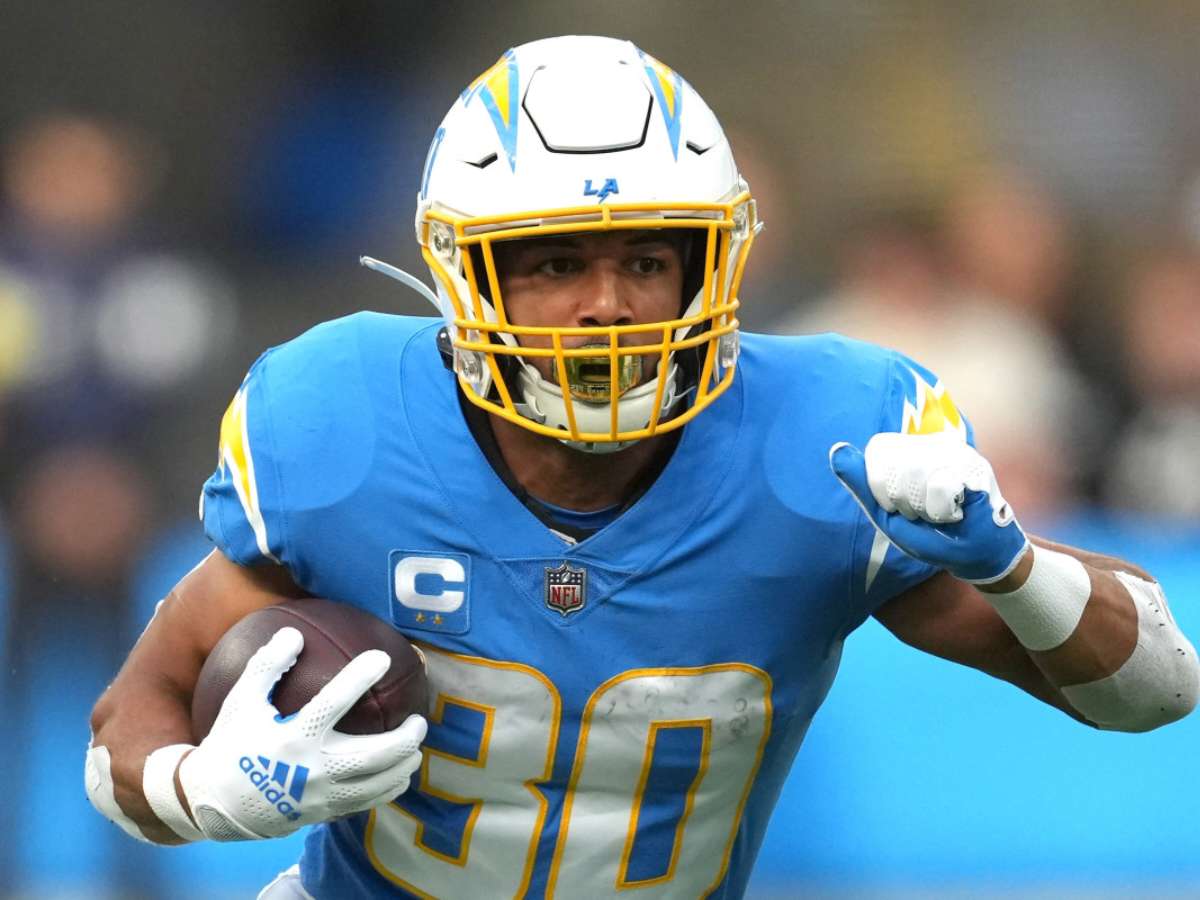 “Like getting punched in the face,” RB Austin Ekeler feels STRONGLY ‘betrayed’ and ‘disrespected’ by the Chargers concerning his new contract extension