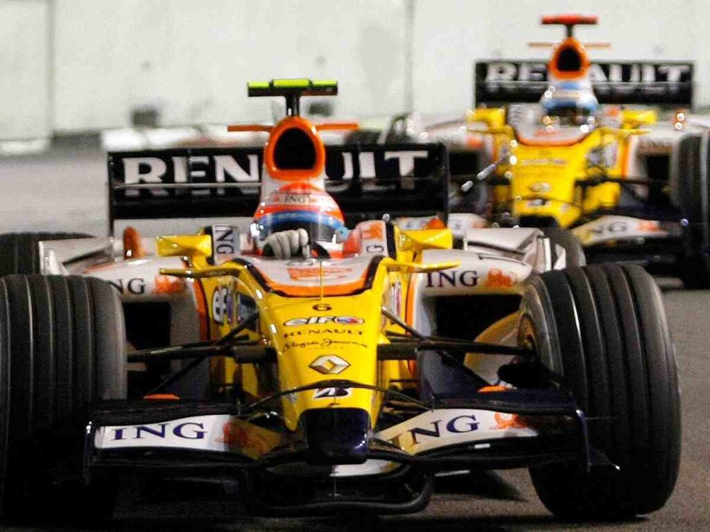 Renault cars at the controversial 2008 Singapore GP