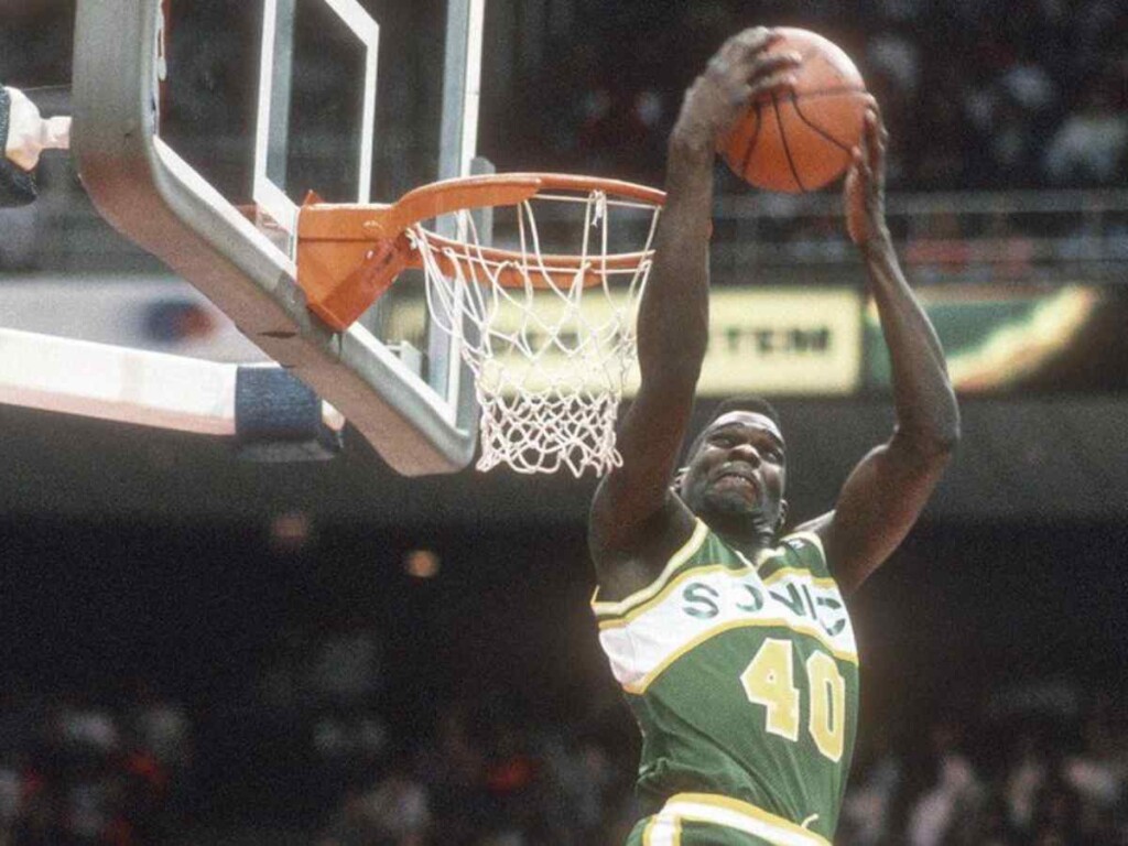 Shawn Kemp in HUGE TROUBLE after firing gun in mall parking lot ...