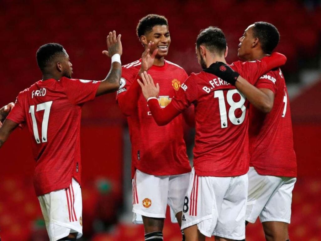 Manchester United fans happy as United's top 4 finish still alive with today's win