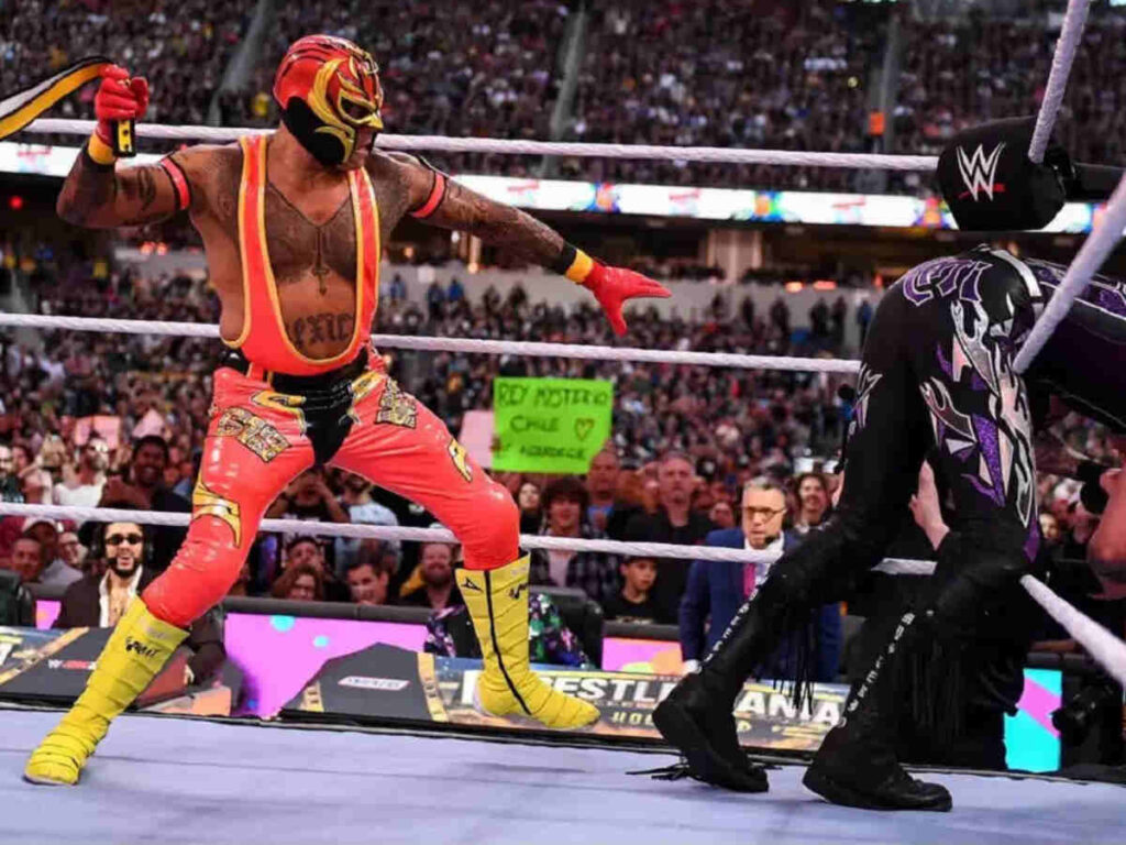 Rey Mysterio disciplines Dominik at wrestlemania 39