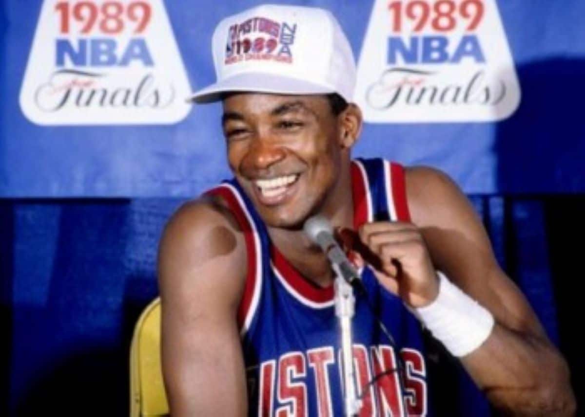 Isiah Thomas starts Twitter BEEF with Charles Oakley, tells him to 'be  humble'