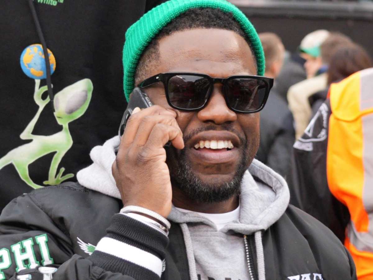 Kevin Hart shares BIZARRE story of him being boxed in by the NFL security during the Eagles championship game for an absurd reason