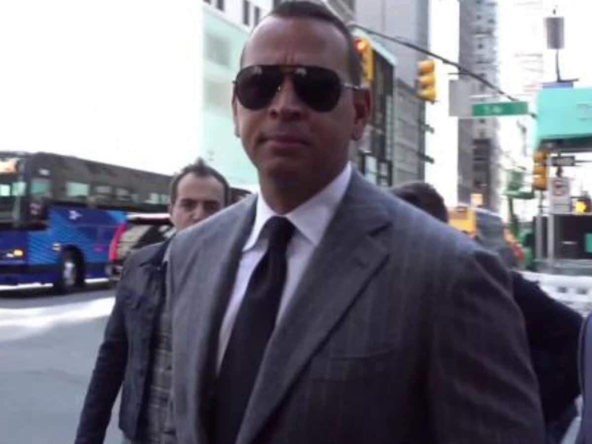 Former MLB star Alex Rodriguez sighted near Trump Tower with crowd awaiting Donald Trump’s arrival