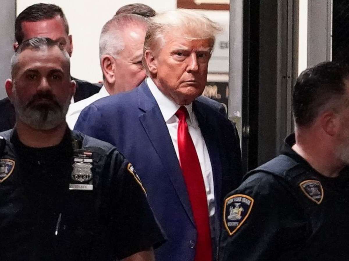 “Too small for my QB” – NFL Twitter MOCKS Donald Trump after the NY police lists him at a whopping 270 pounds