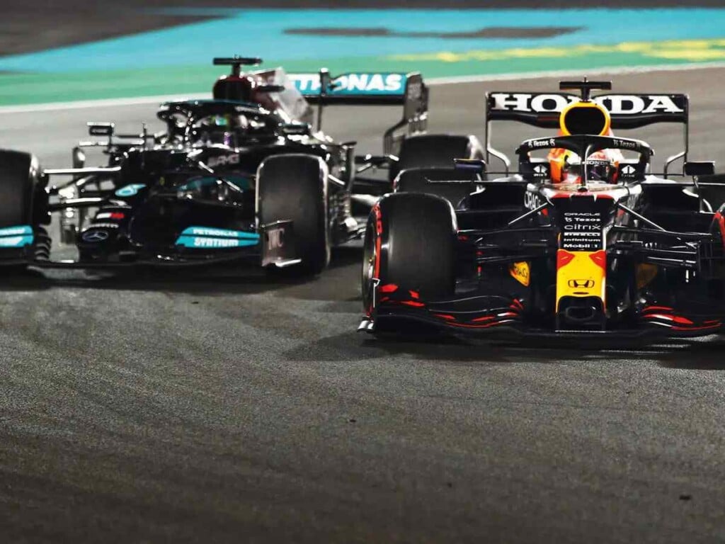 Max Verstappen overtaking Lewis Hamilton