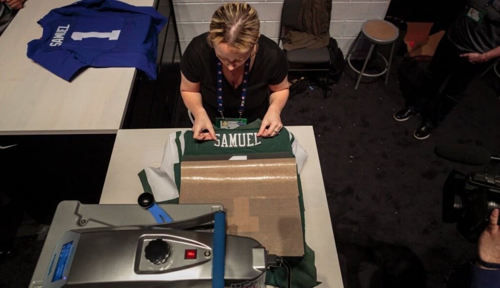 Pressing the name on the jersey 