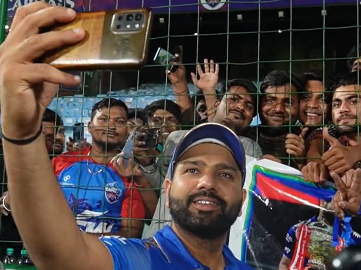 Rohit Sharma wins hearts with his gesture after thrilling win over Delhi Capitals