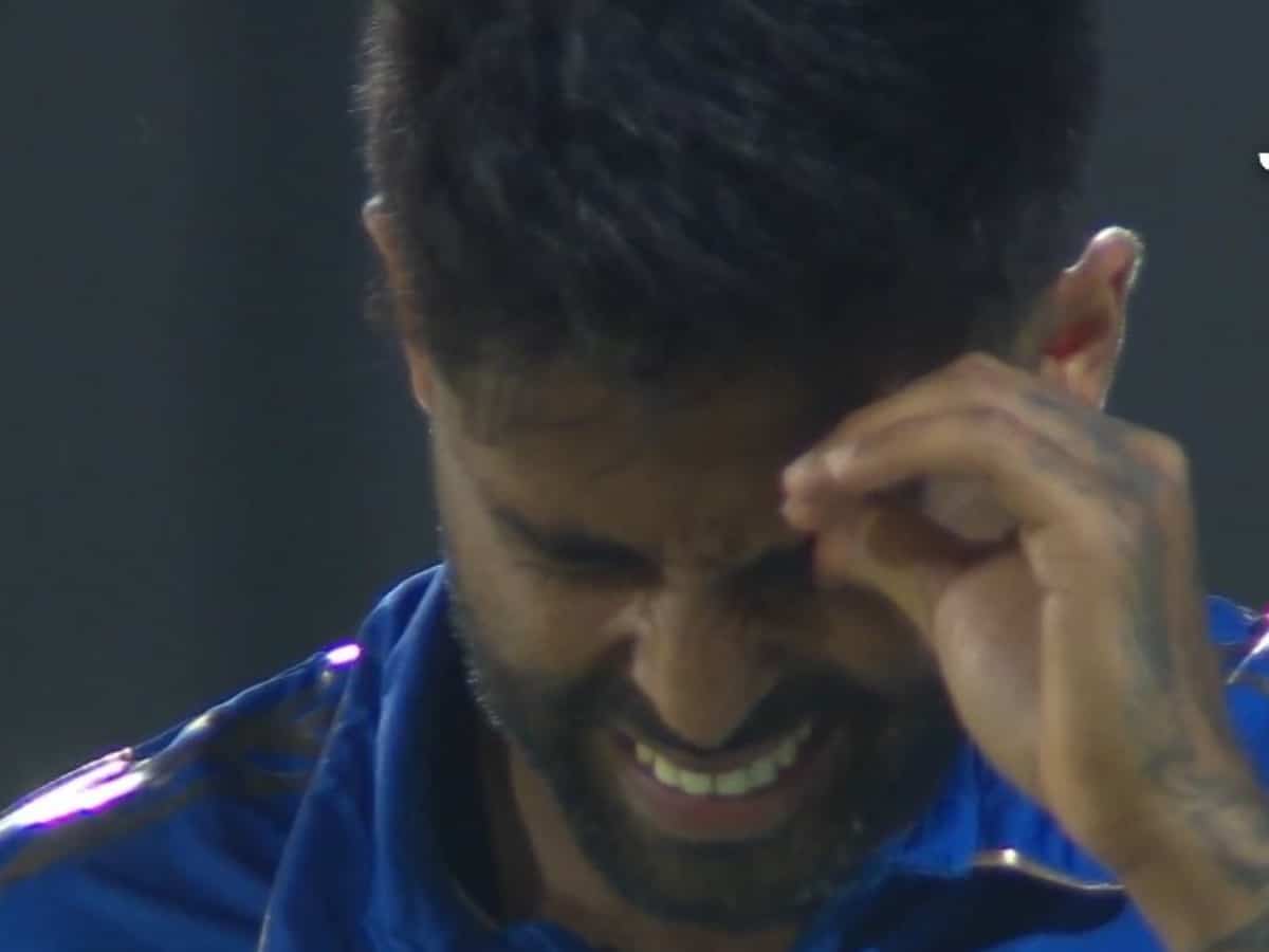 WATCH: Suryakumar Yadav gets hit on his eye while trying to take a catch during DC vs MI