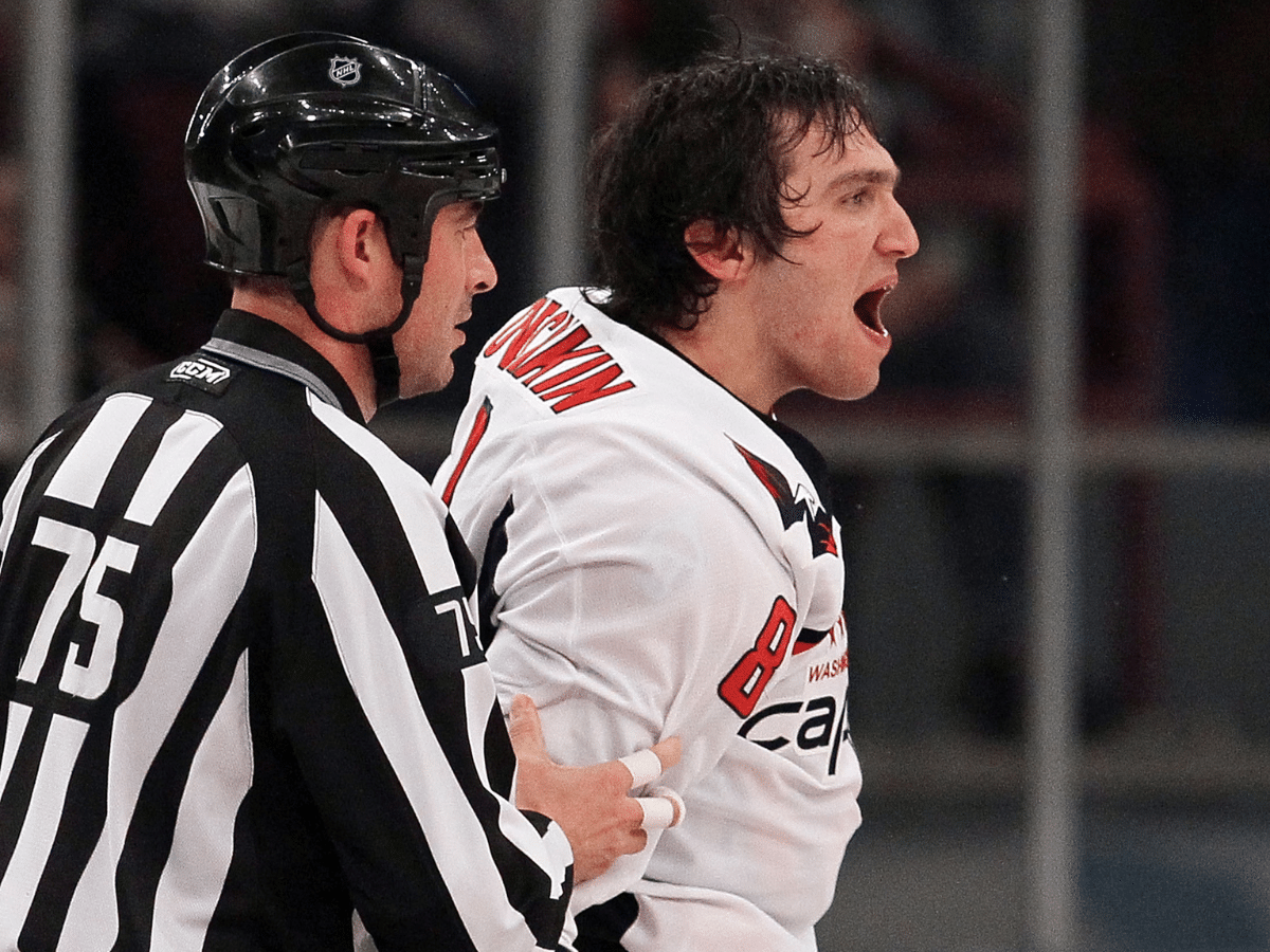 <strong>WATCH – Alex Ovechkin sarcastically APPLAUDS officials after ejection from game in Capitals 2-5 loss against Rangers</strong>