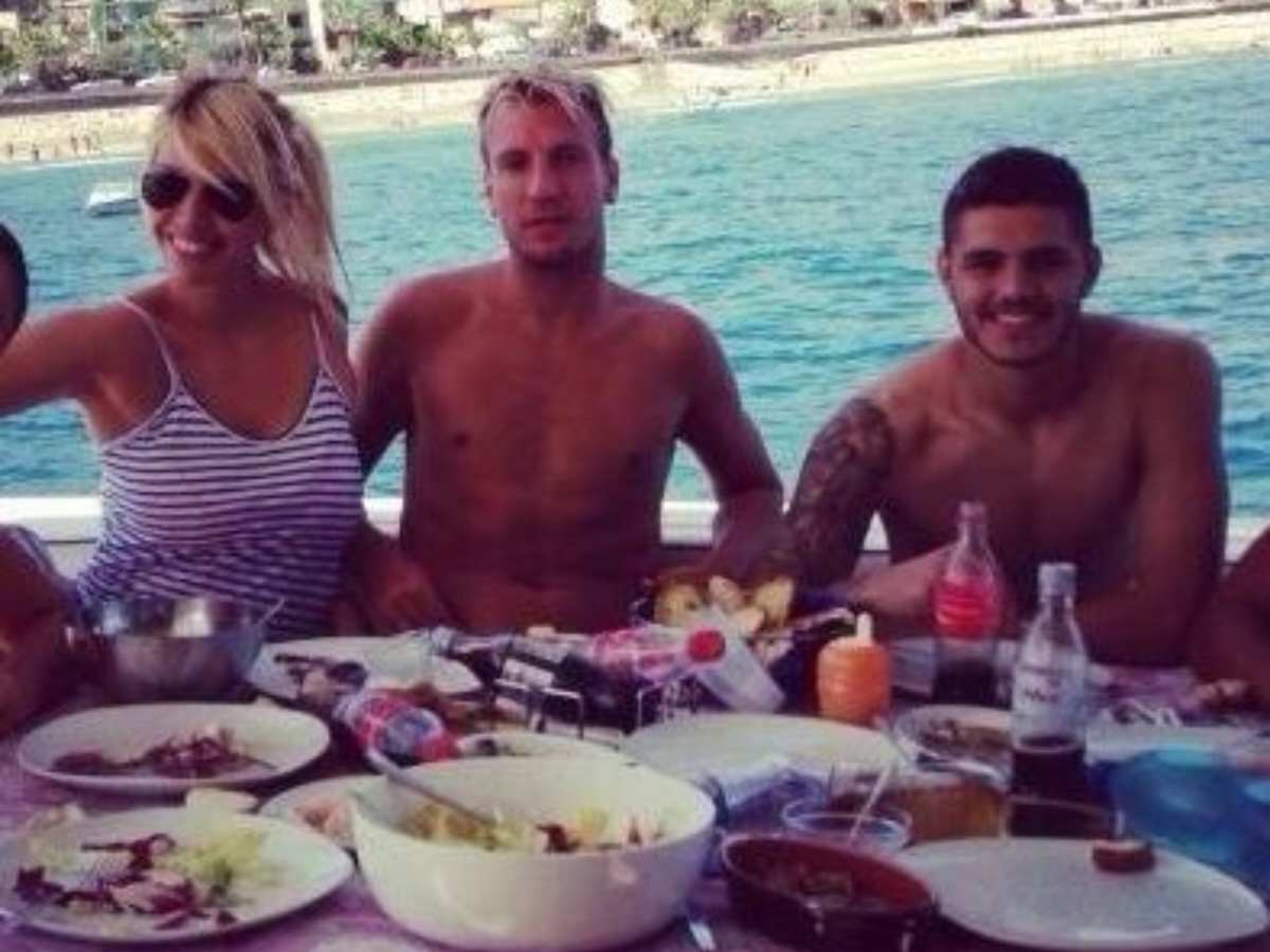 Wanda Nara and ex-husband Maxi Lopez spotted together in a restaurant amidst reconciliation rumors with Mauro Icardi