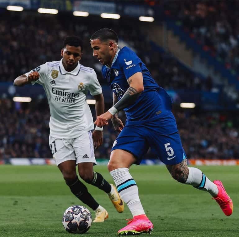 Real Madrid and Chelsea players clash at the UCL quarterfinal tie