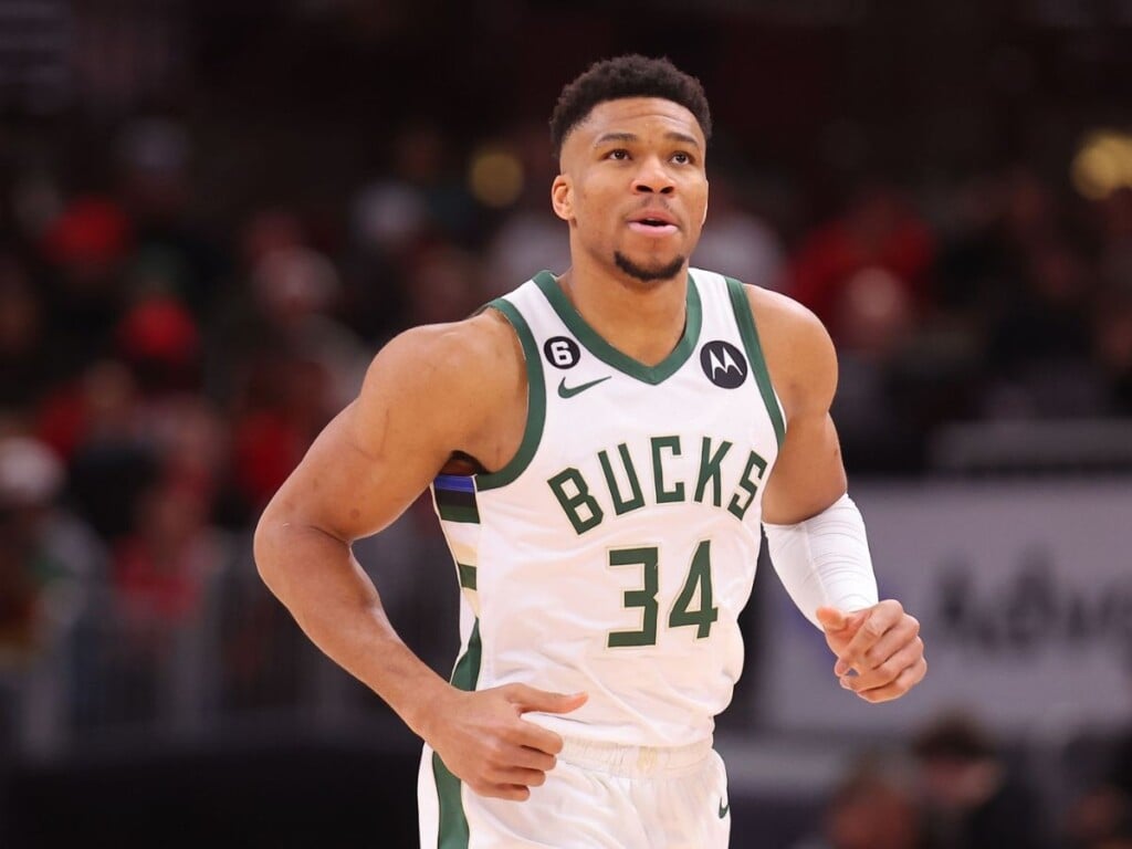 Giannis Antetokounmpo expresses no interest in signing new deal with Bucks