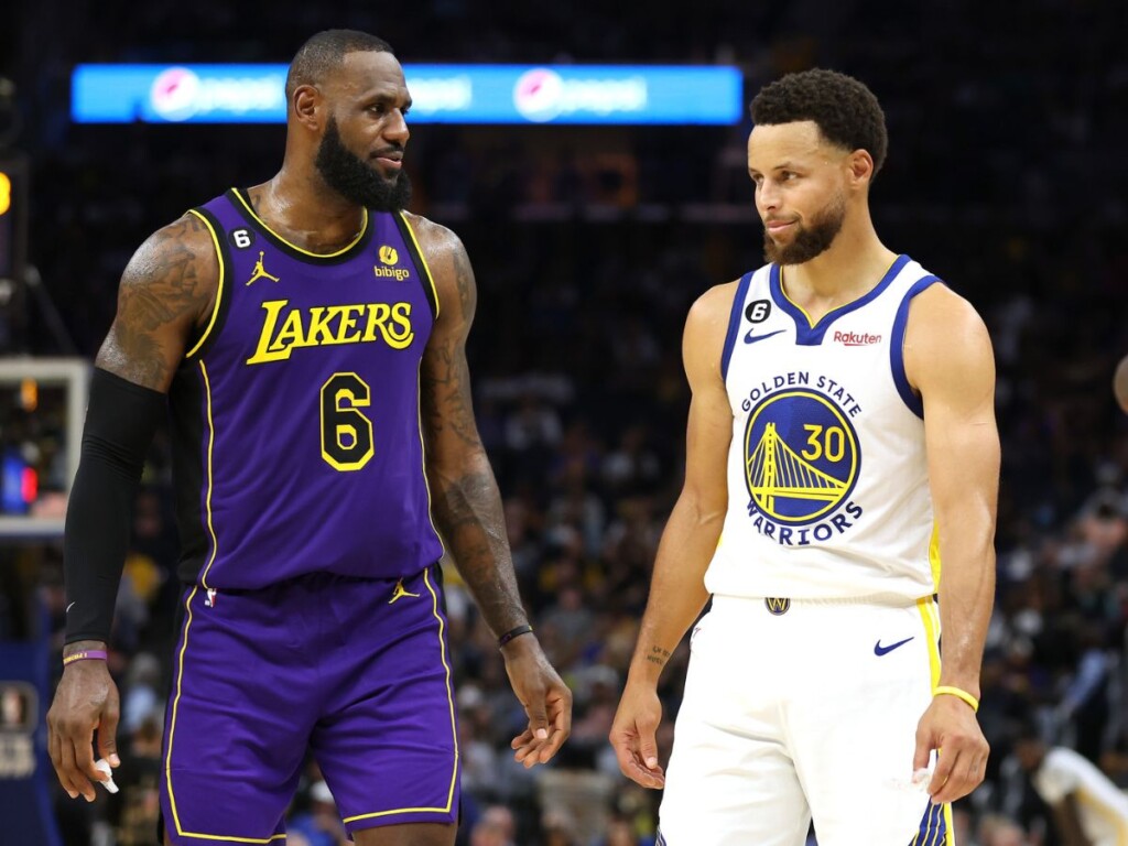 Stephen Curry and LeBron James (Image via Ezra Shaw/Getty Images)