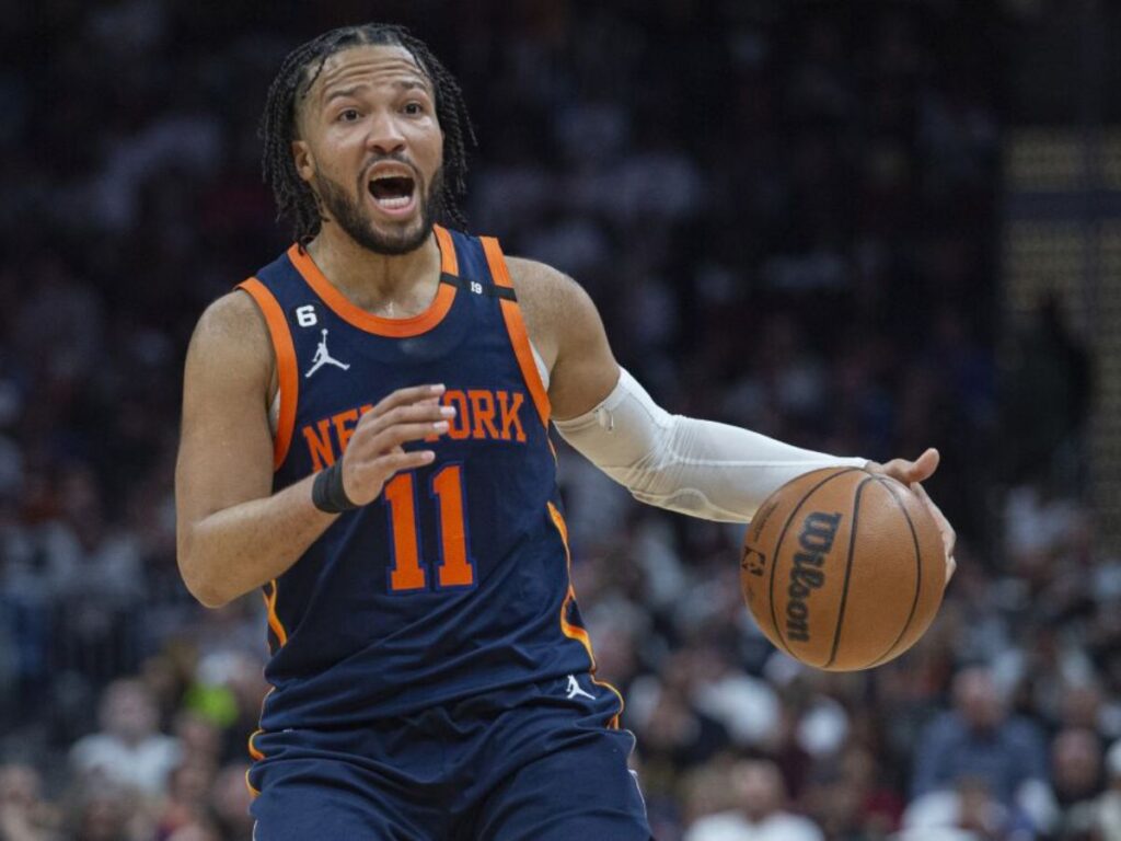   Jalen Brunson on the court for the New York Knicks (Image via Phil Long / Associated Press)