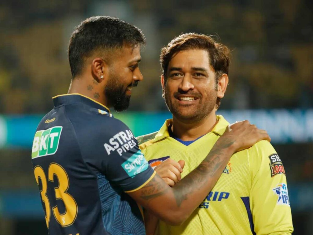 Hardik Pandya and MS Dhoni in conversation