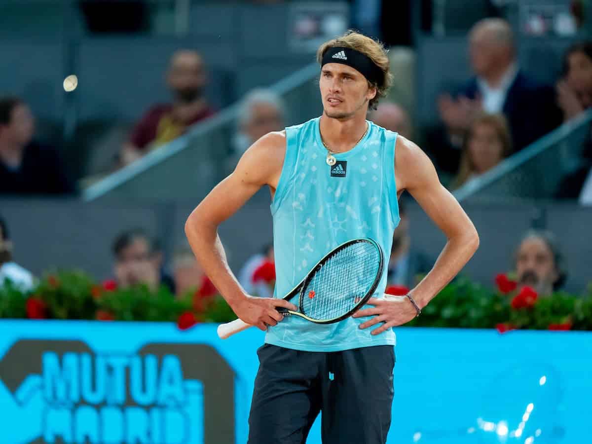 “Absolute Fraudulent performance” – Tennis Twitter mocks Alexander Zverev for shambolic loss against Carlos Alcaraz at 2023 Madrid Open